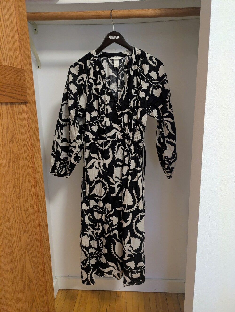 H&M Black and white floral pattern midi dress long sleeve size small